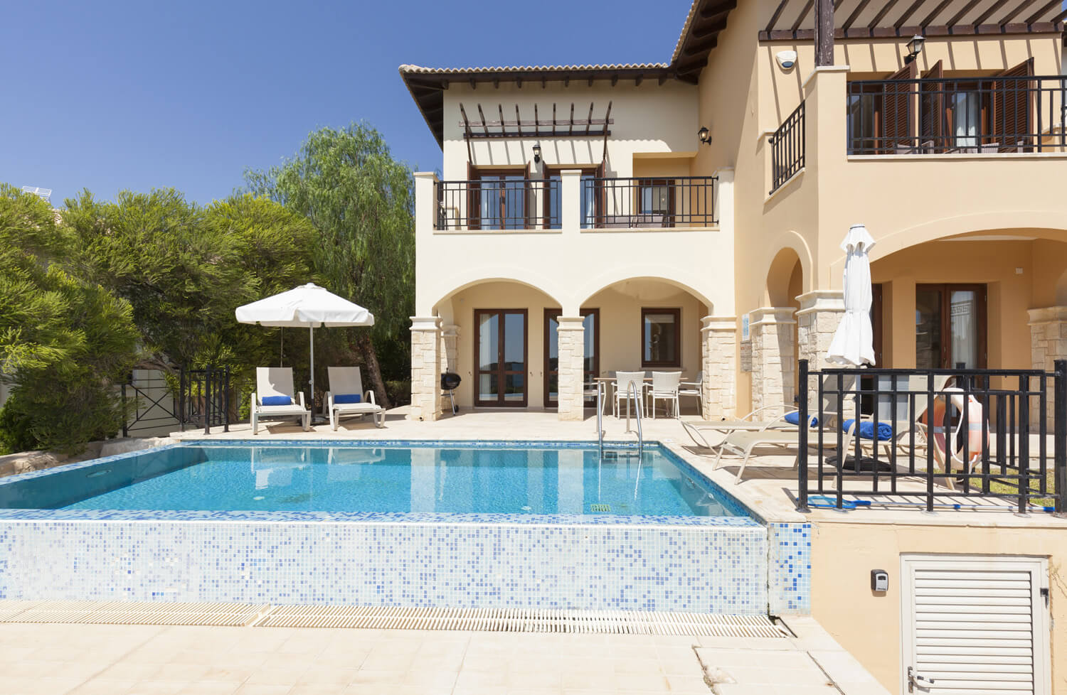 Golf resort townhouse with 2 beds for sale in Aphrodite Hills, ID26 Taysmond real estate in